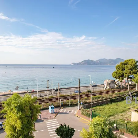 Vue Et Esterel Just Next To The *