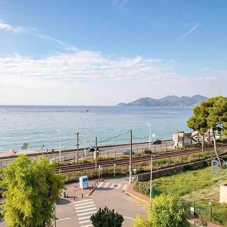 Vue Et Esterel Just Next To The Cannes